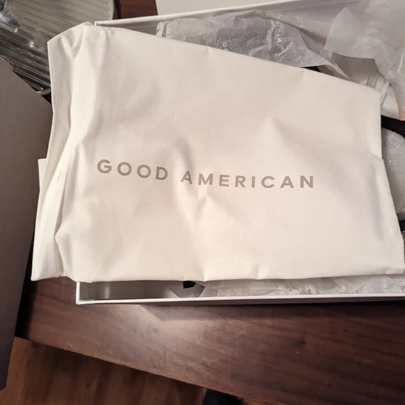 NWT & Box Sz 8.5 good American black suade sandal heels, square toe gold… - Picture 4 of 7